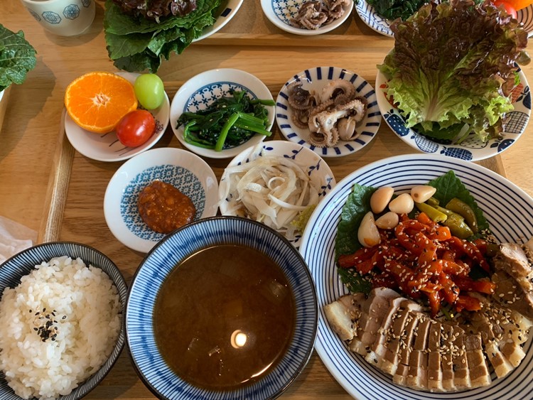 윤스키친-수육보쌈한상