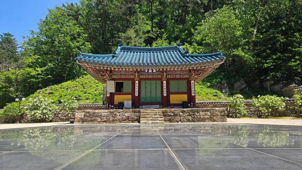 정선 정암사 : 수마노탑의 신비와 적멸보궁의 평온을 찾아서