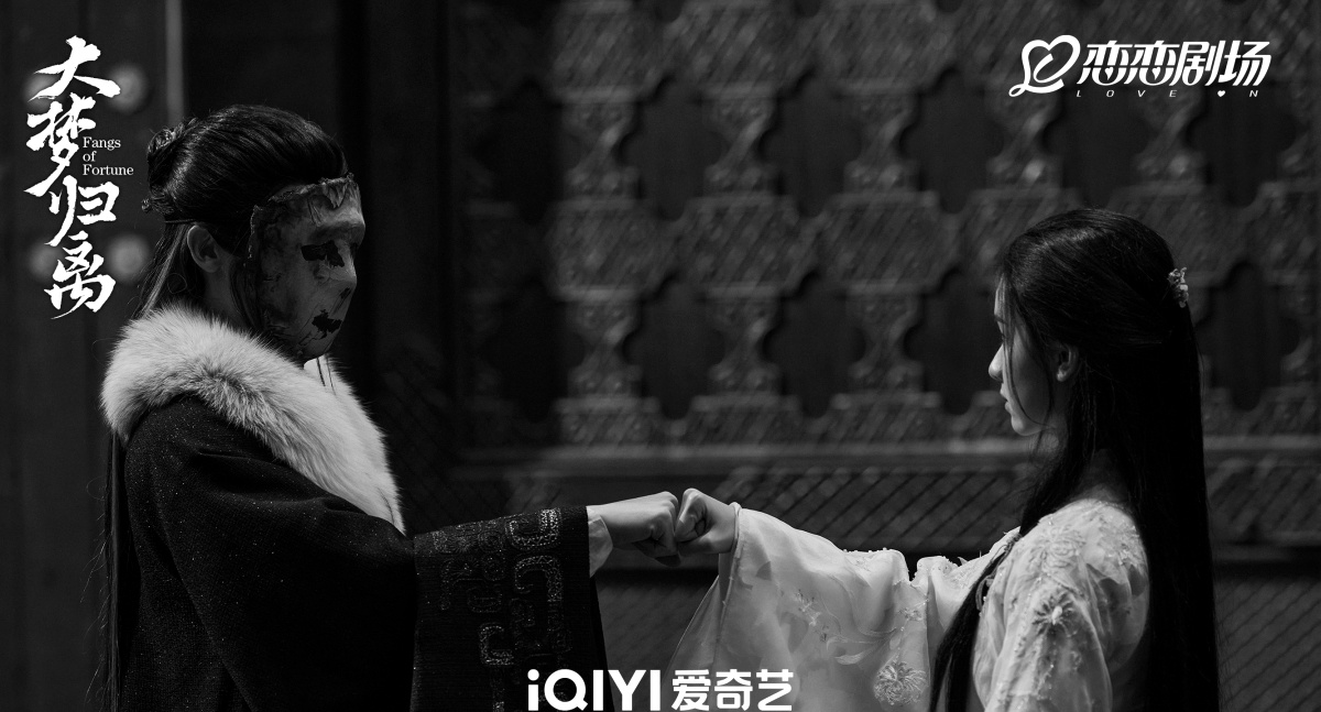 대몽귀리-진도령-가면쓴 남자와 주멱으로 맞대고 있는 모습