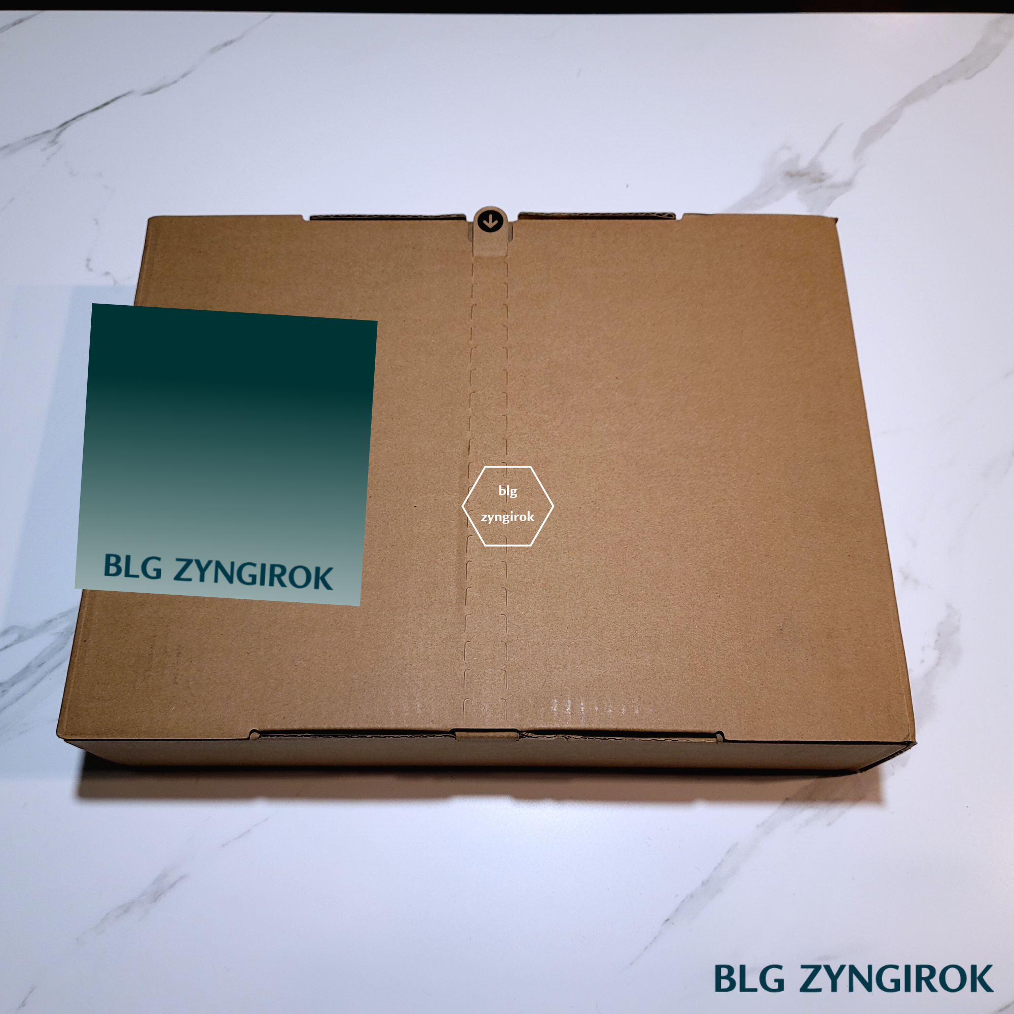 배송된-맥북이-상자에-포장되어있다