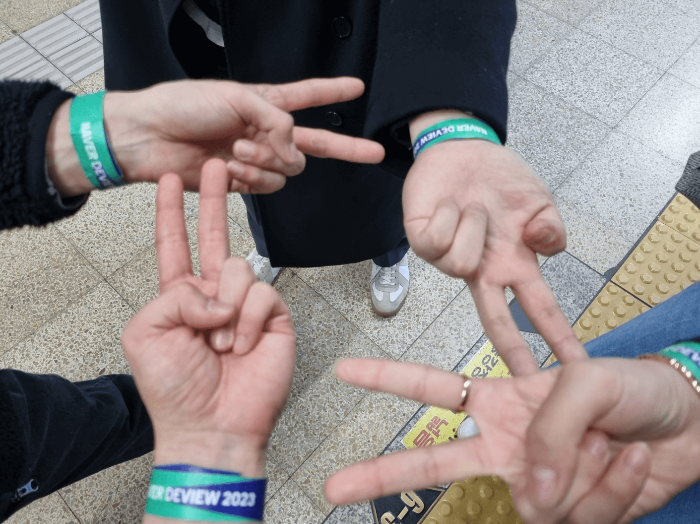 동료와 찍은 사진(1)