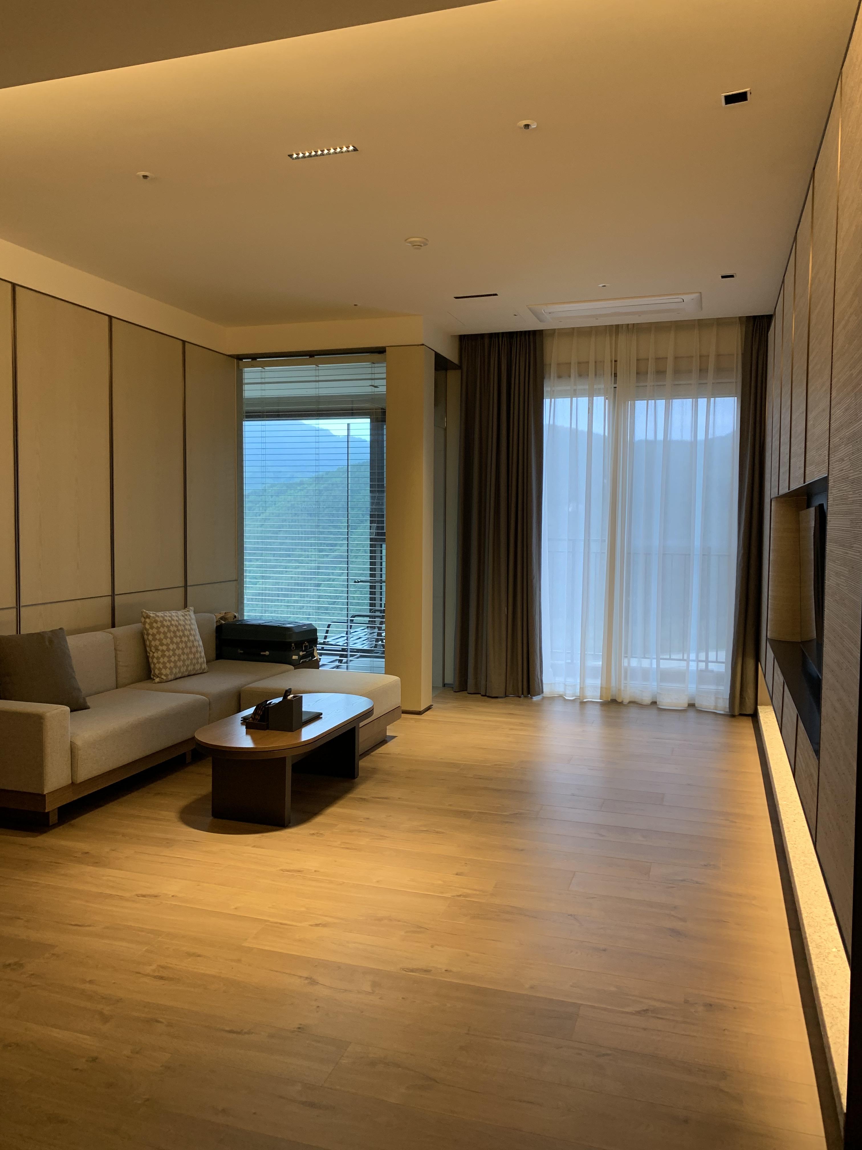 소노펠리체-델피노-실버스위트-거실