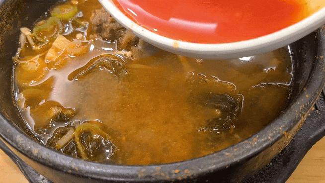 금바위-감자탕-뼈해장국-깍두기-국물