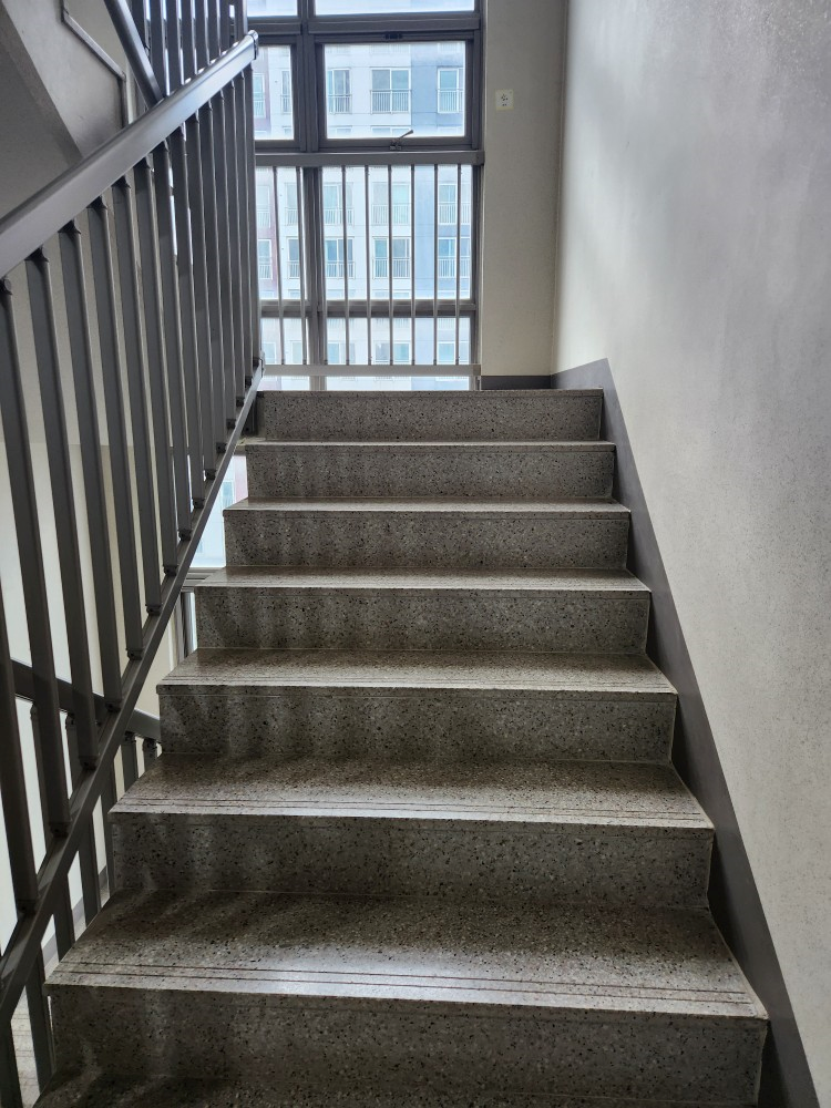 우리 아파트 계단