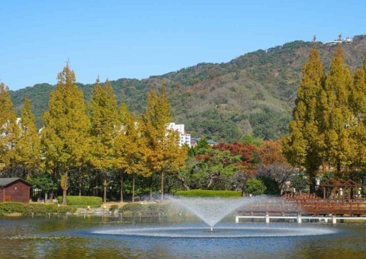 경남 여행지 추천 ❘ 김해 가볼만한 곳 베스트 10. 연지공원