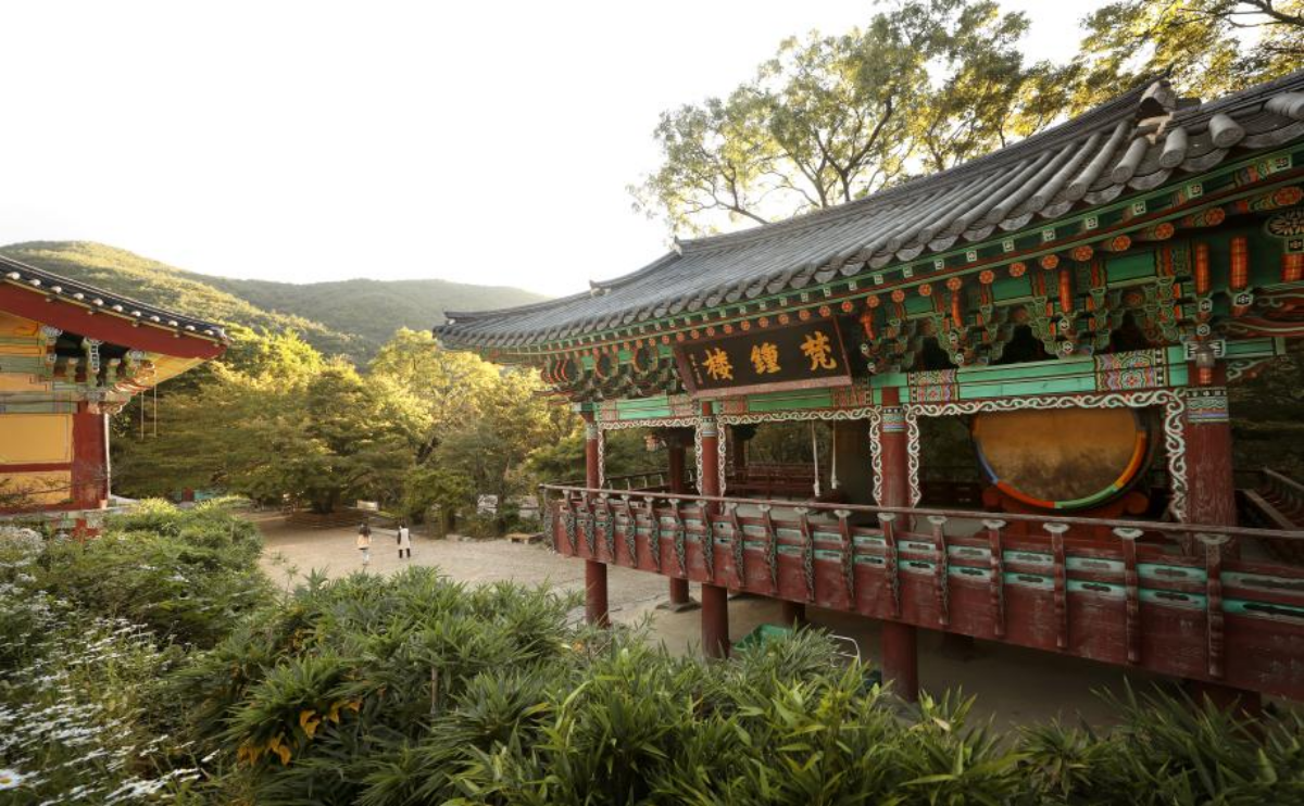 공주 계룡산 갑사 경내와 전통 사찰 건축물