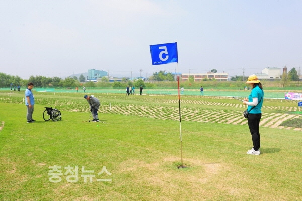 예산 무한천체육공원 파크골프장. 충남 예산군 원평동길 12-13 (무한천체육공원)