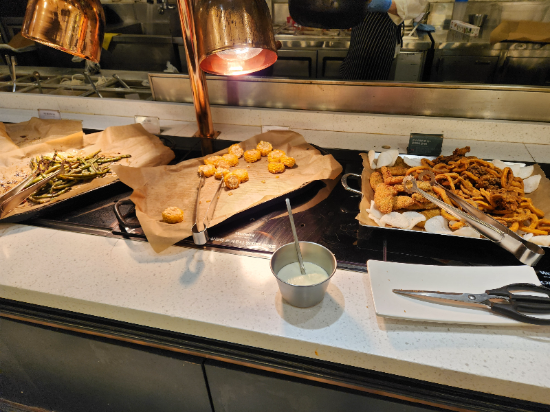 서울대입구 에그옐로우 애슐리퀸즈