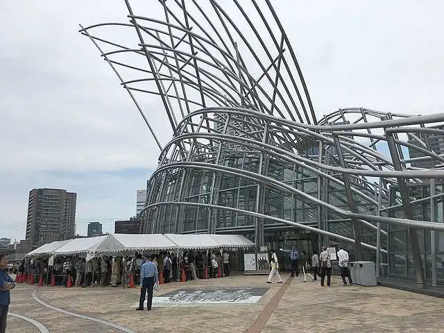 국립국제미술관 (国立国際美術館)