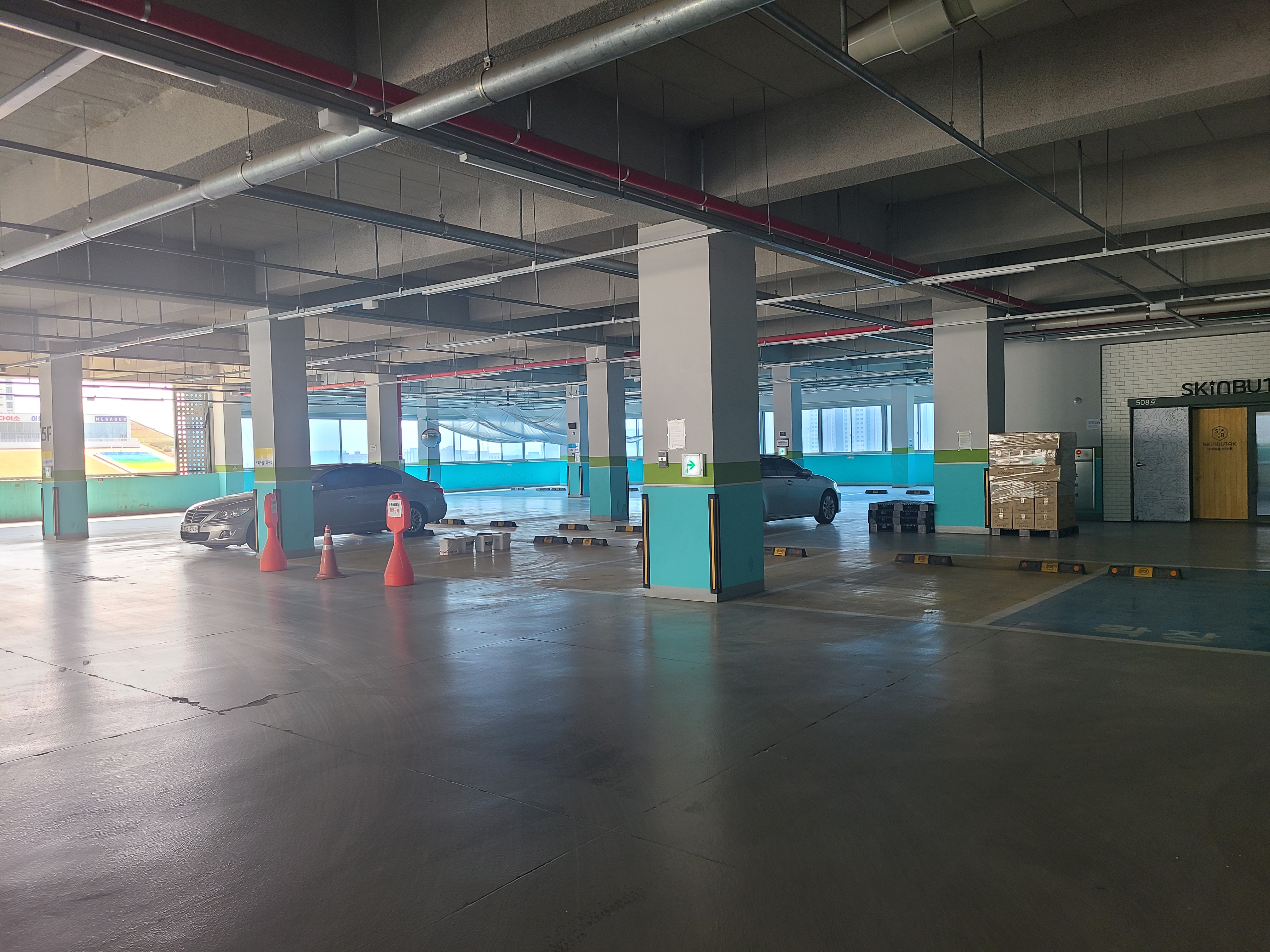 송도 테크노큐브 지상주차장, 드라이브인15