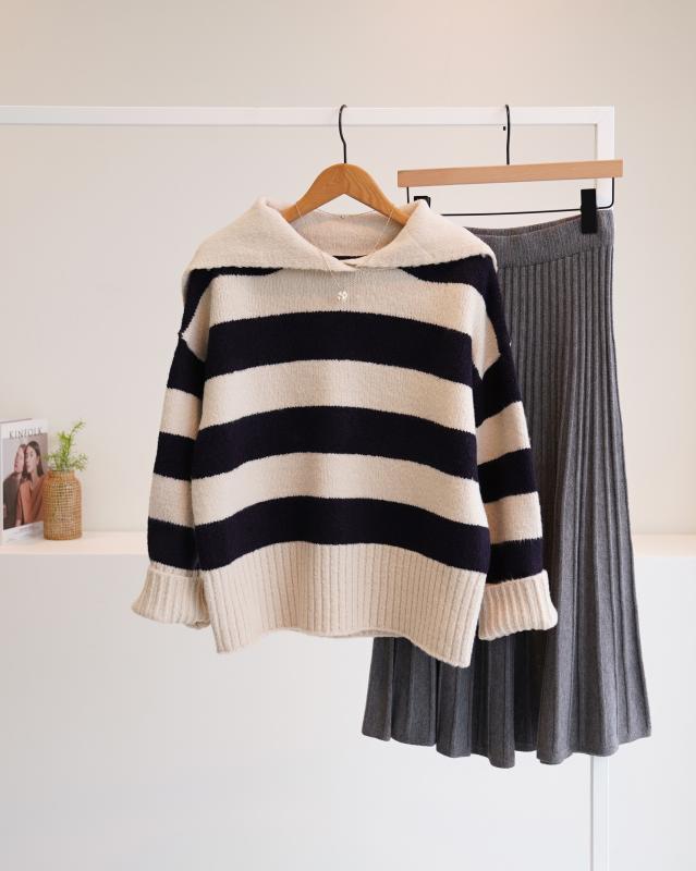 라일 배색 스트라이프 세일러 카라 니트