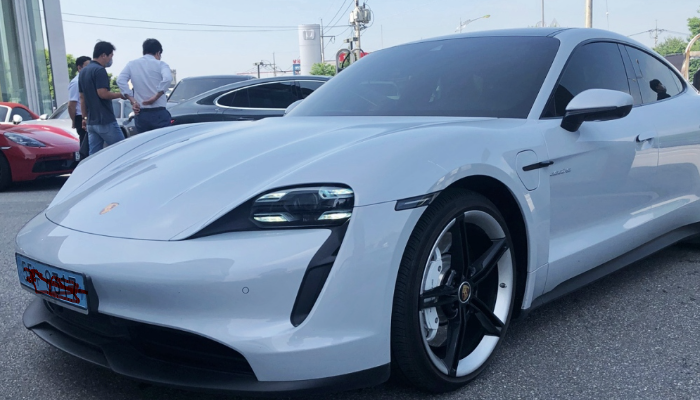 포르쉐 타이칸 전기차 가격 제원 유지비 2025