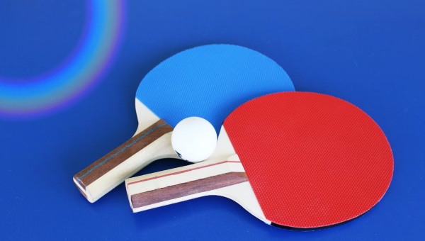 파란색-빨간색-탁구-라켓