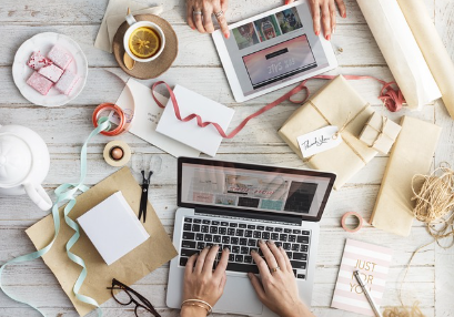 책상 위 문구류 MBTI로 보는 직장인 성향 분석