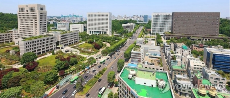 대법원(왼쪽) 대검찰청 모습사진