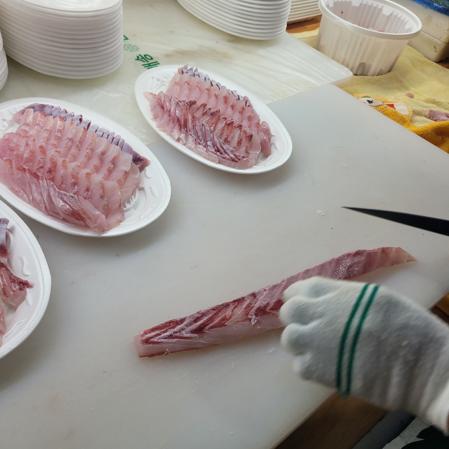 민어 회 손질 모습