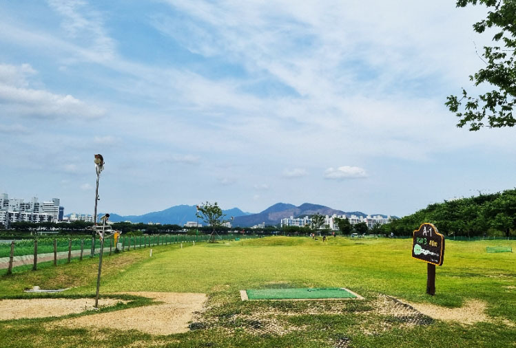 밀양 가곡파크골프장. 경남 밀양시 가곡동 743-2번지