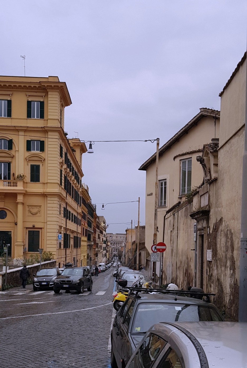 사실 잘 안 보임 ㅋㅋ 멀리서 보이는 콜로세움