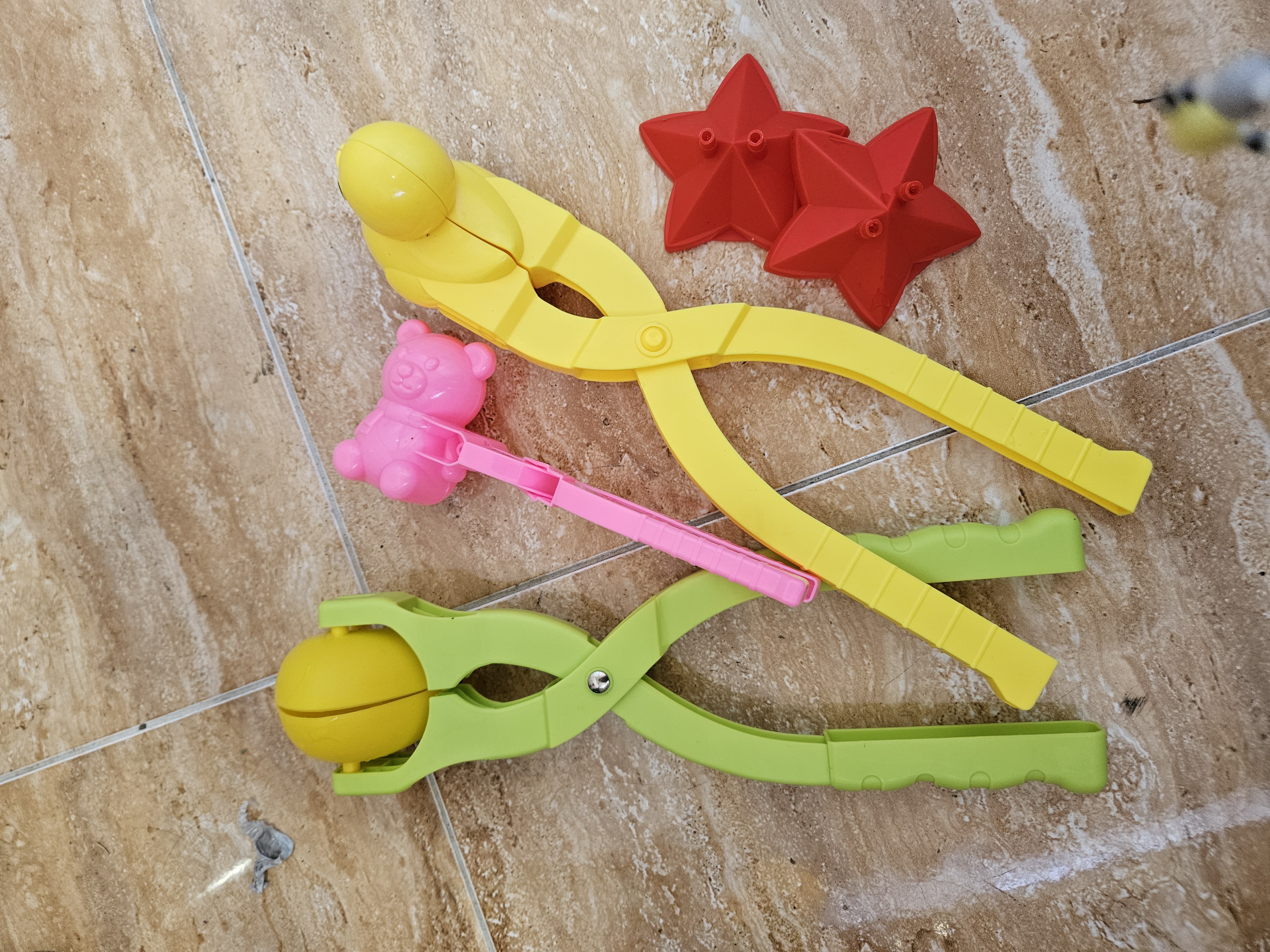 눈썰매장에서 사용한 오리 모양 등 다양한 스노우 메이커 틀