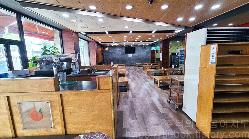 왕뼈-감자탕-망원본점-내부-2