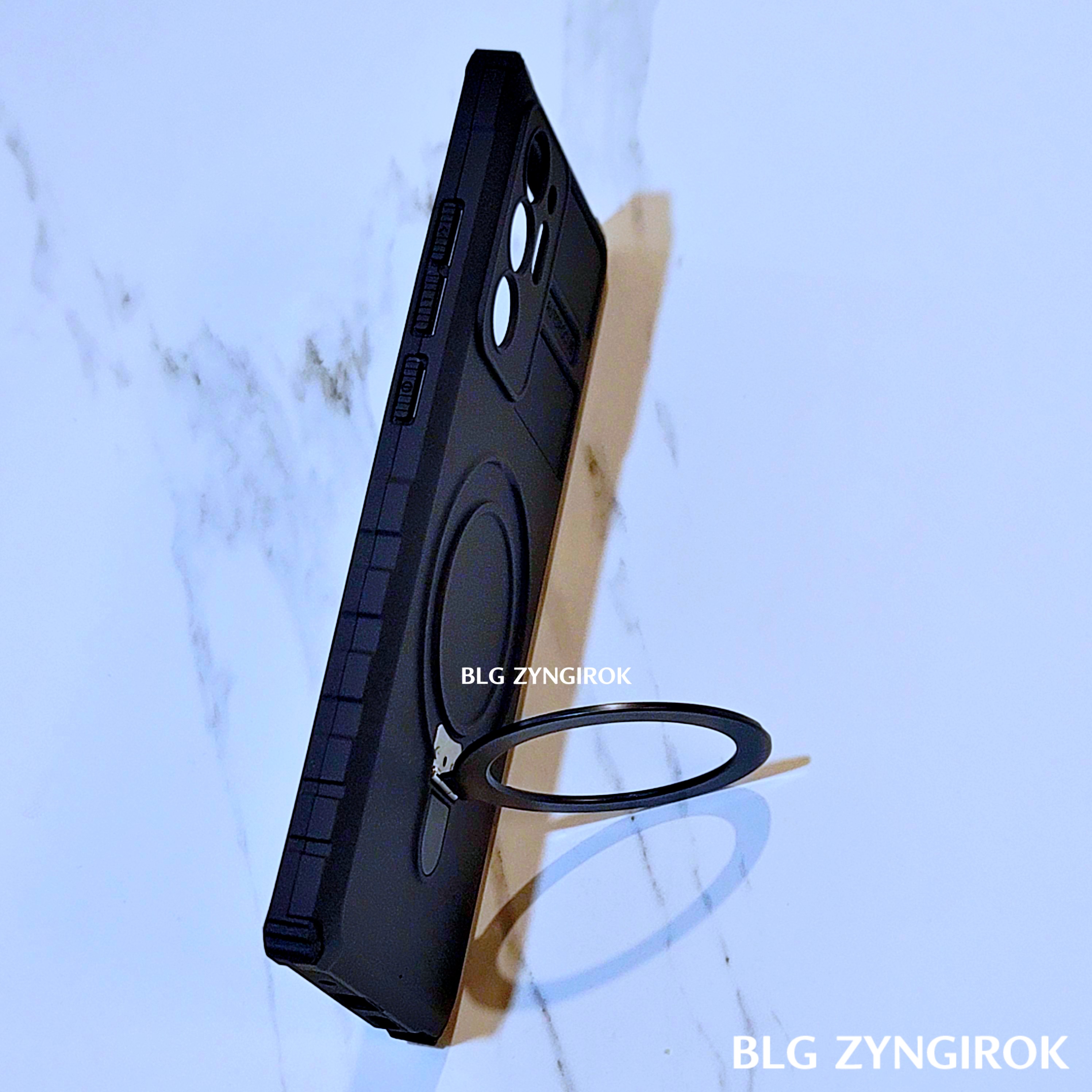 알리에서 구매한 삼성 갤럭시 노트20 울트라 케이스 - 자석링을 펴쳐서 케이스를 거치한 모습이다.