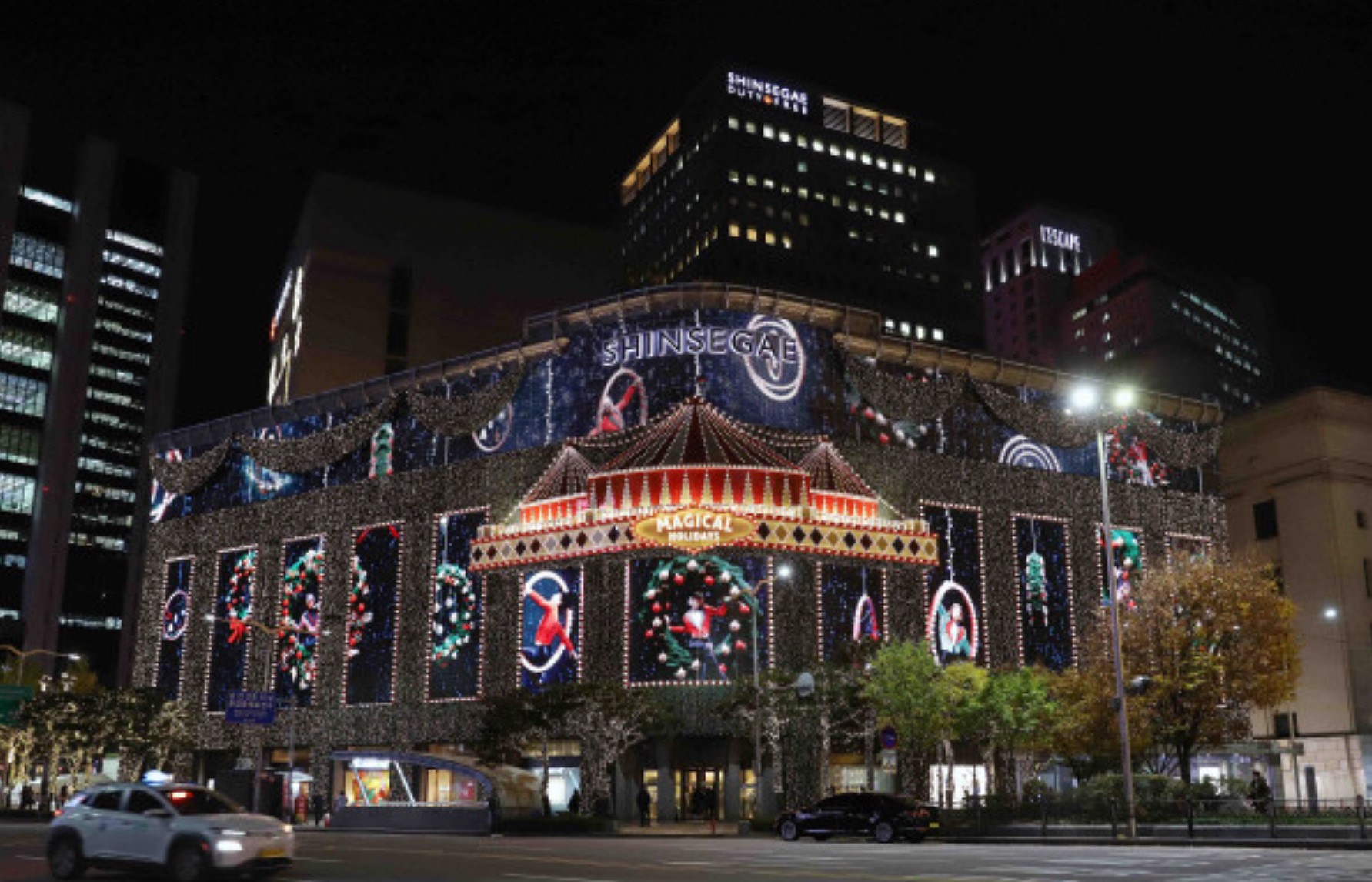 명동-신세계-파사드