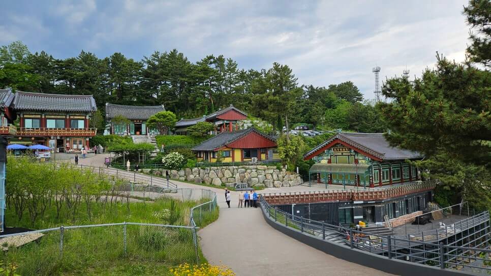 양양 휴휴암 : 동해 바다 위에 자리한 기도의 공간 바다와 함께하는 특별한 사찰