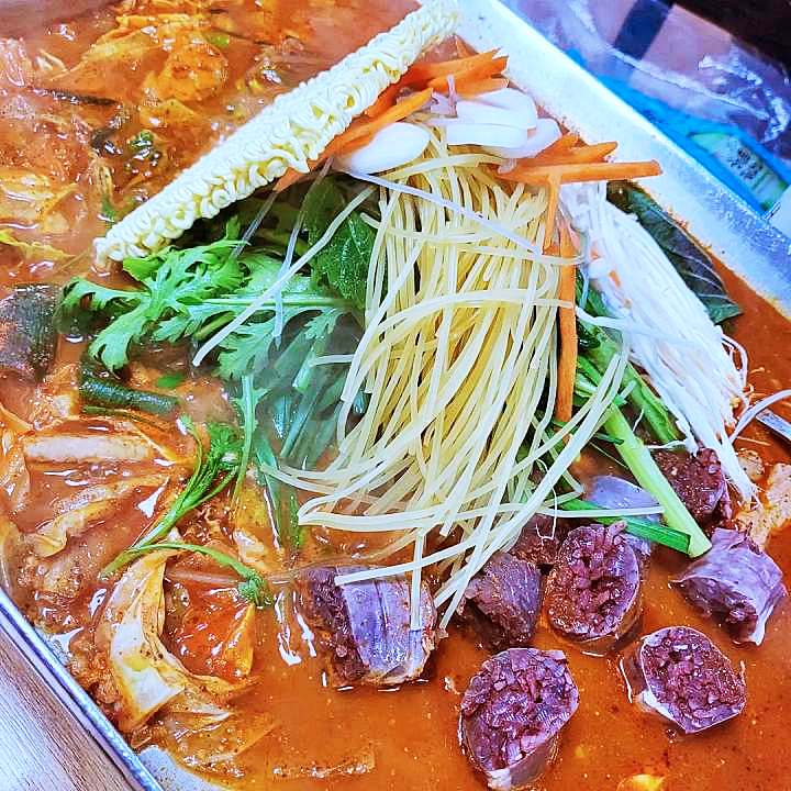 생방송오늘저녁 순대곱창볶음 33년 전통 전골처럼 국물이 자작한 쫀득하고 매콤 곱창 볶음 수원 남문 지동시장 순대타운 맛집 추천