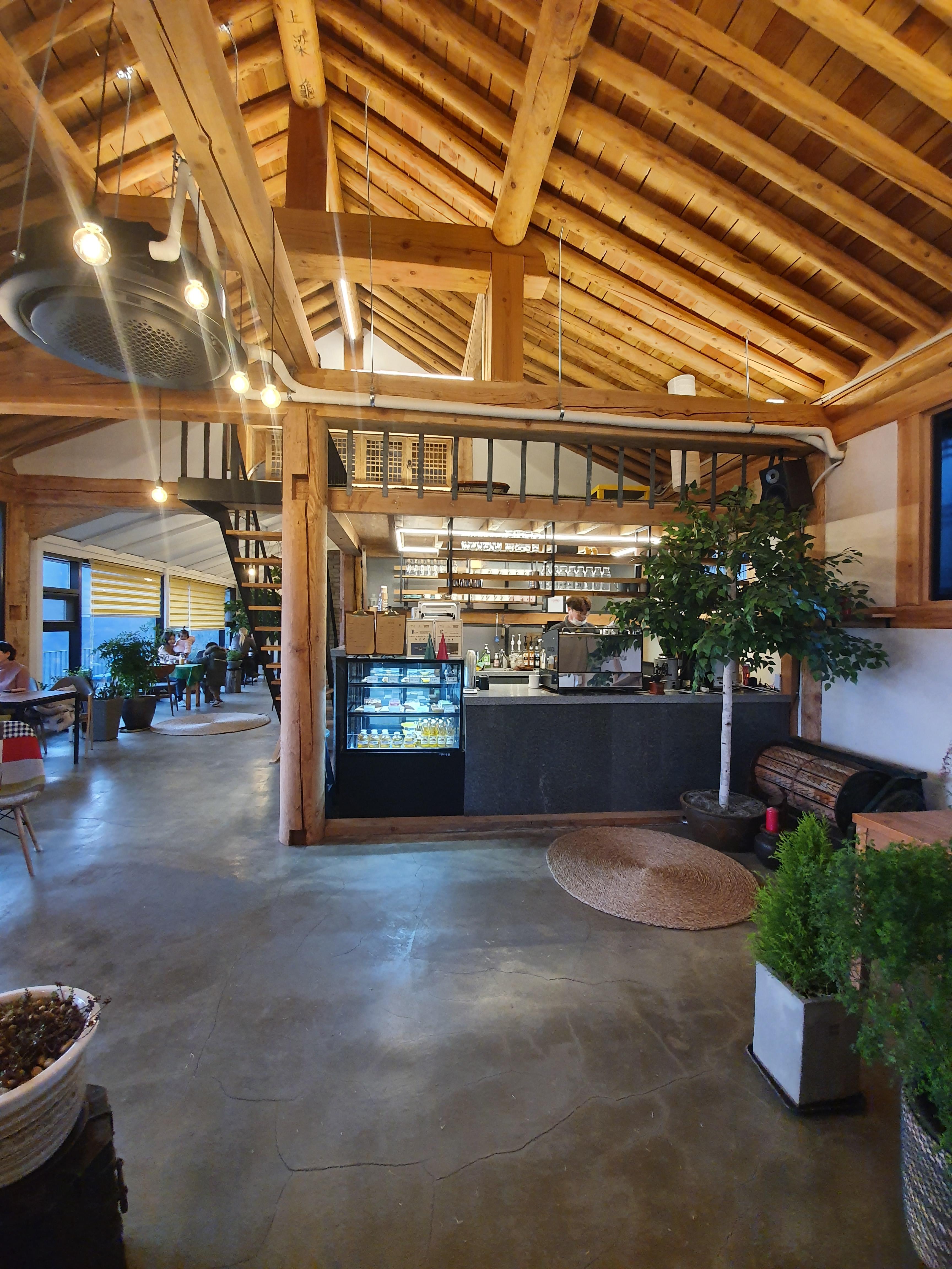 더정감카페 내부