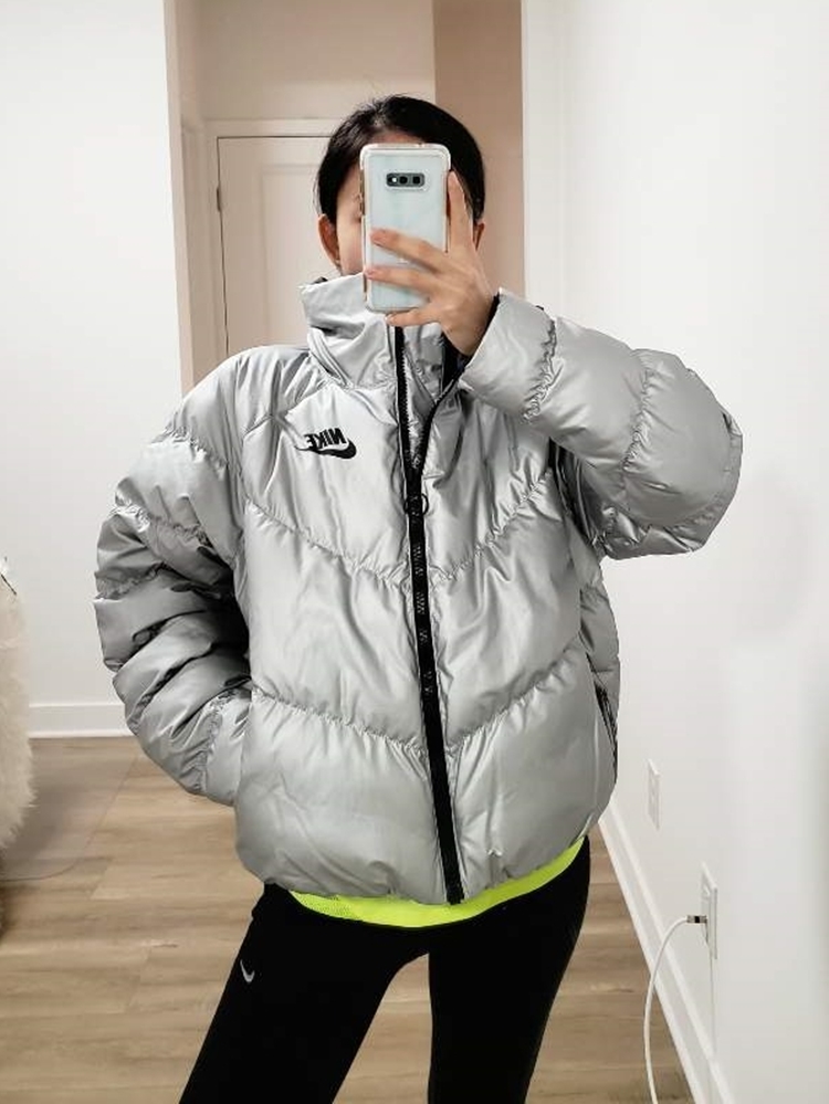 나이키 여성 스포츠웨어 유광 메탈 루즈핏 숏패딩 컬러 BV3135-2