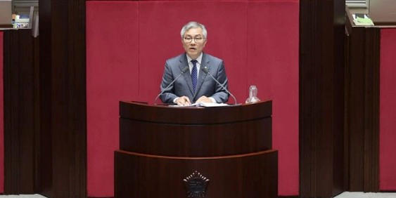 최강욱 국회의원 프로필 나이 학력 논란