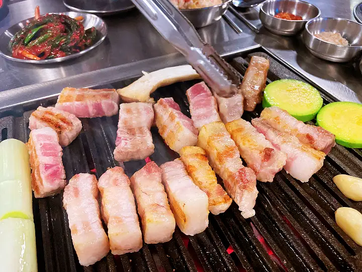 생방송오늘저녁 은평구 녹번역 숙성 돼지고기 주먹고기 숯불 구이 맛집 추천