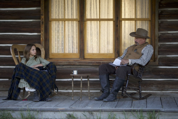 영화-올드-웨이-분노의-추격자-라이언-키라-암스트롱-스틸컷