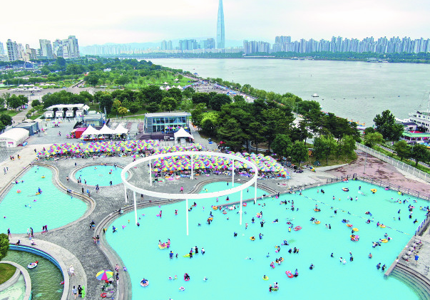 뚝섬 야외수영장 이미지