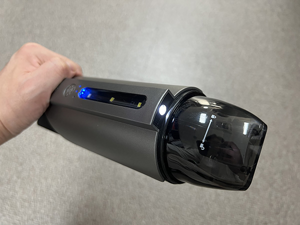 램프가_있어_어두운_곳을_밝혀줄_수_있는_청소기