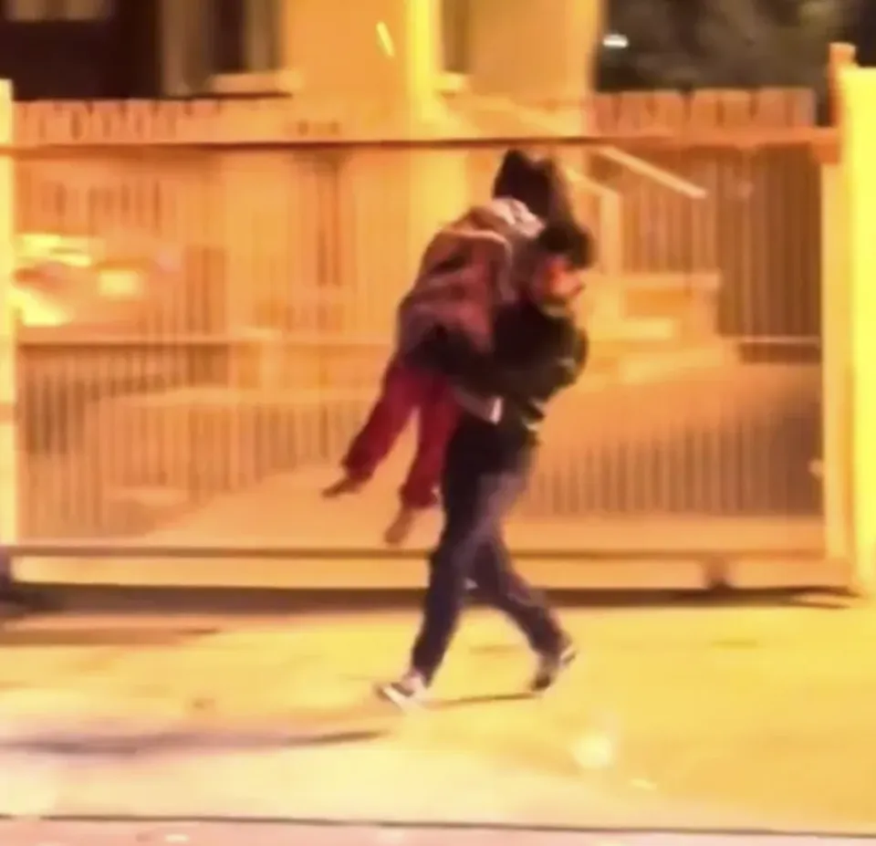 미국 휴무 간호사, 불타는 집에서 7세 소녀 구출…영웅적 순간이 영상으로 기록