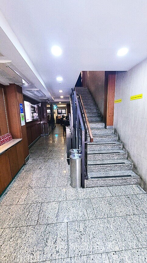 명동교자-본점-1층-입구