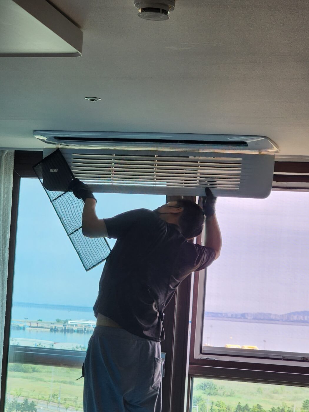 에어컨 분해작업1