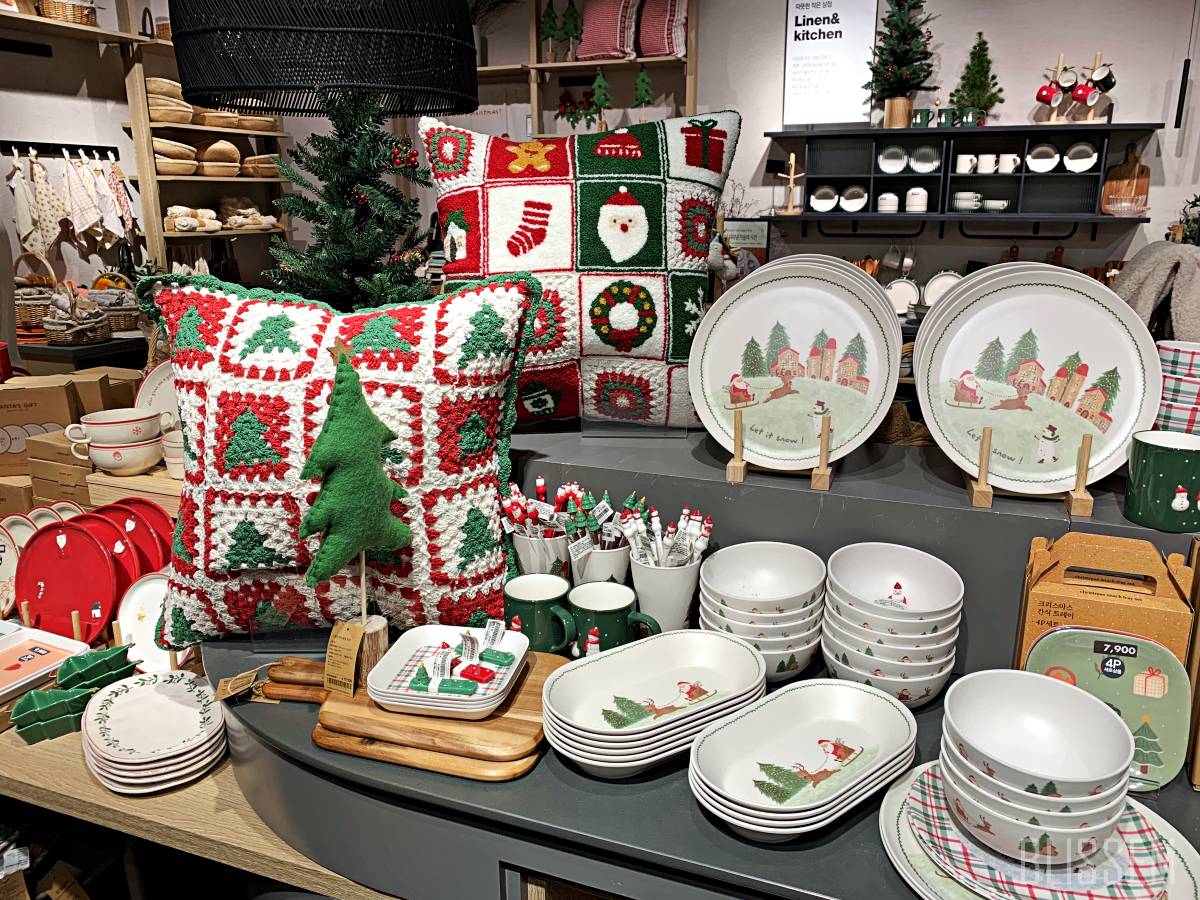 모던하우스-내돈대산-인테리어-소품-쇼핑-아이쇼핑-크리스마스-트리-누빔커튼-커튼