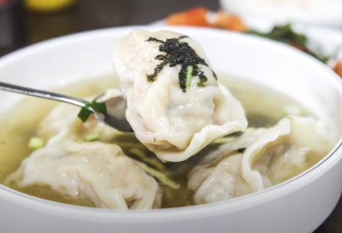 핸썸가이즈 신당동 약수역 만포막국수 이북식 찜닭 만두전골 맛집 위치 후기