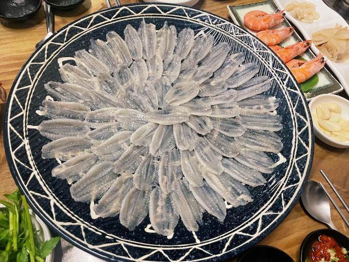 입에 착착 감기는 쫄깃함 귀한 별미 복어회 졸복회 강남 압구정 맛집 추천 생방송투데이 맛의 승부사