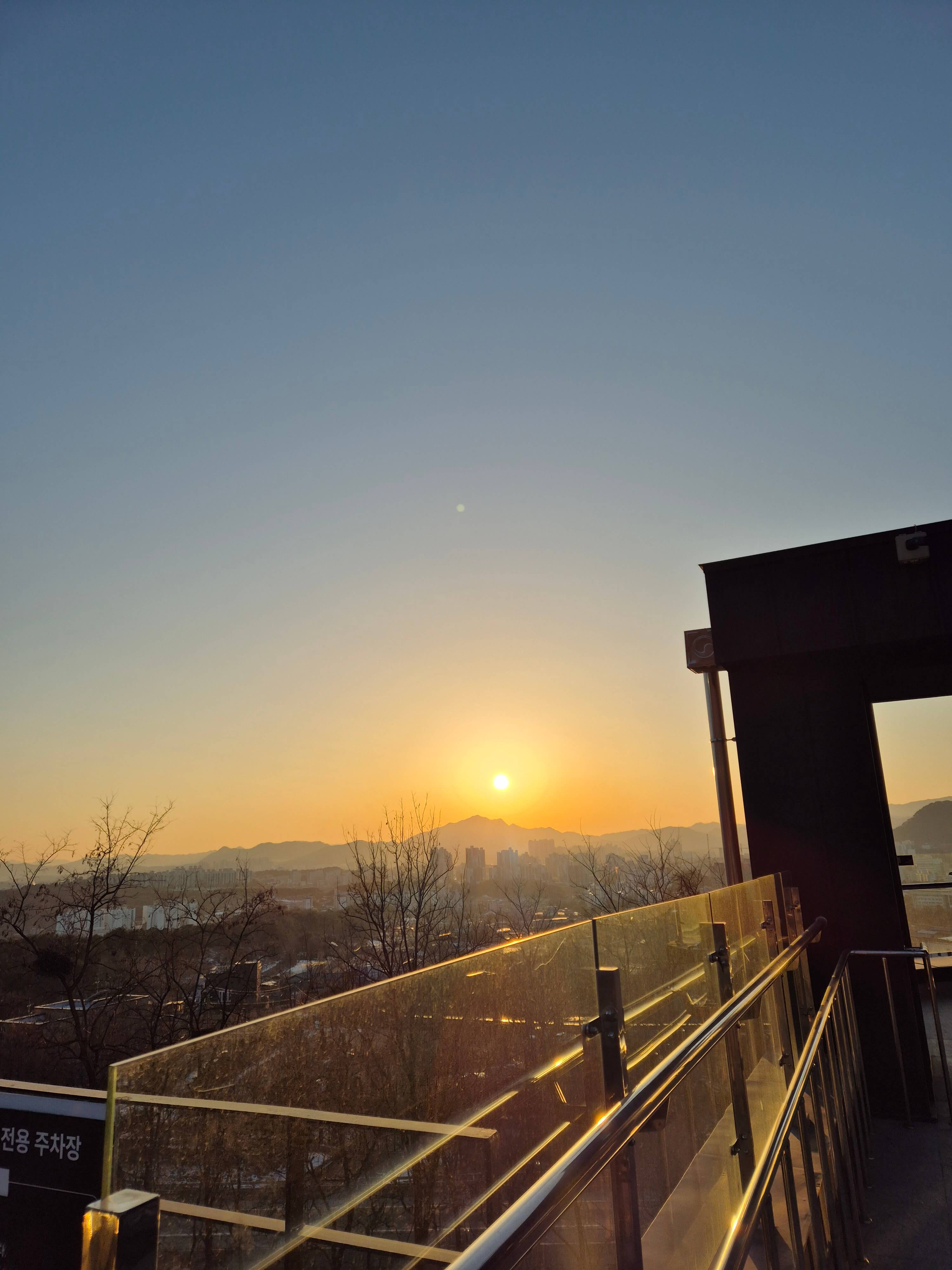 스타벅스 춘천구봉산R점 (리저브 매장)