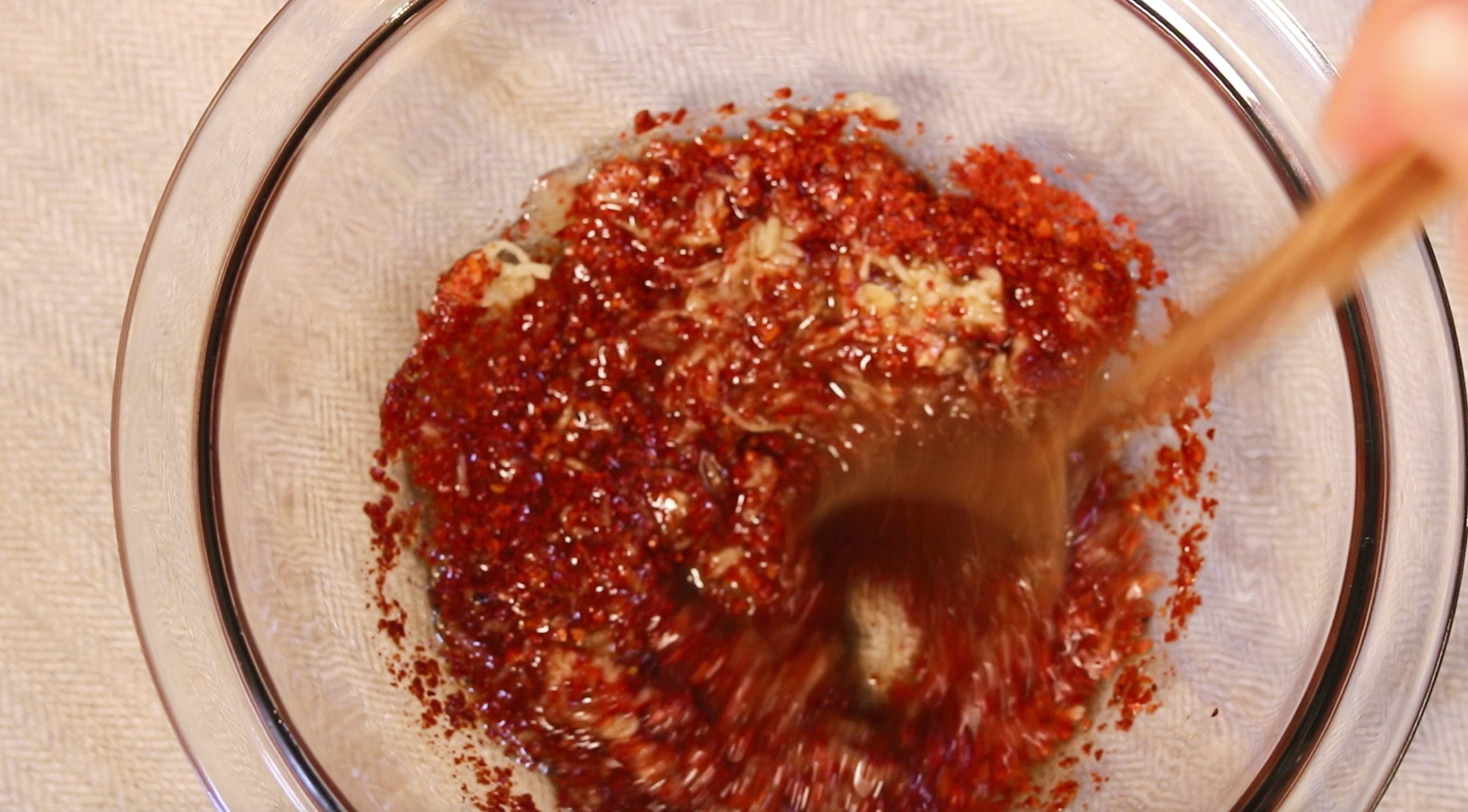 무생채 양념장을 잘 섞어준비해준다.