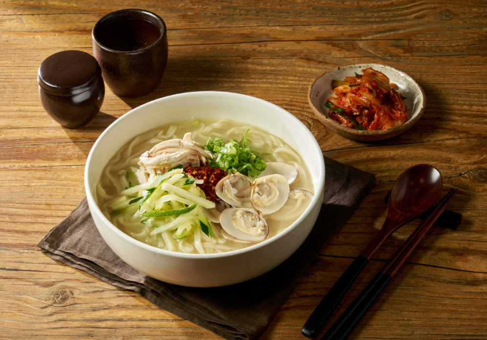 대나무 봉 반죽 칼국수 달인