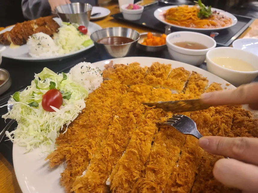 홍익돈까스 대구수변공원점