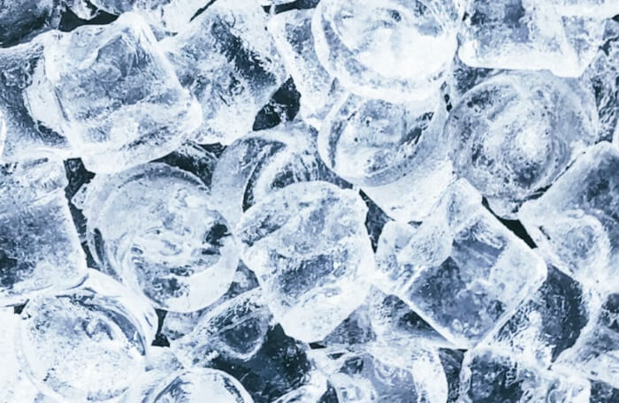 쌓여있는-작은-얼음들