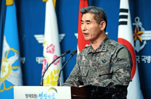 김용현, 국방부 장관, 윤석열, 충암고, 육사 38기, 군 경력, 정치적 논란, 경호처장, 비상계엄, 국방부 인사 개입, 청문회, 과잉 경호, 국방정책, 대장 진급 실패, 정치적 친분, 공영성 논란