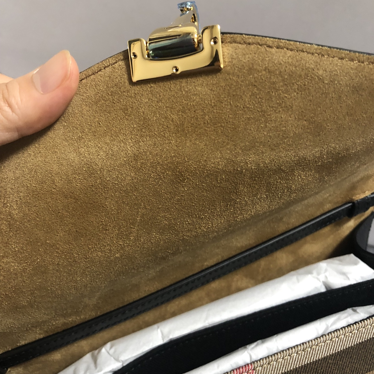 버버리가방 하우스체크 맥켄 크로스백 3980825