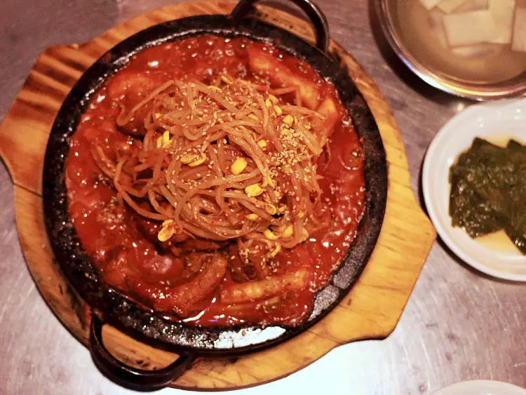 제209회 놀라운토요일 놀토 성남 모란 민속5일장 시장 매운 김치 치즈 등갈비 맛있는 식당 아이브 안유진, 레이, 이서 추천 맛집 소개
