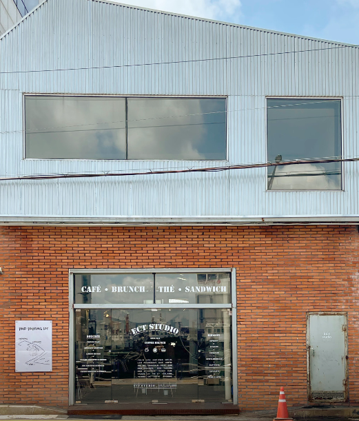 부산 영도 브런치카페인 에쎄떼의 외부 모습